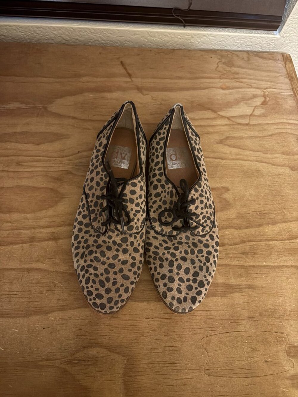 DV Dolce Vita Oxford Shoes Size 6 Leopard Print Lace Up Flats Casual Classic